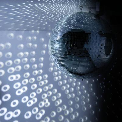 50cm / 20'' Professional Mirror Ball with 7 x 7mm Facets - thumbnail image 2